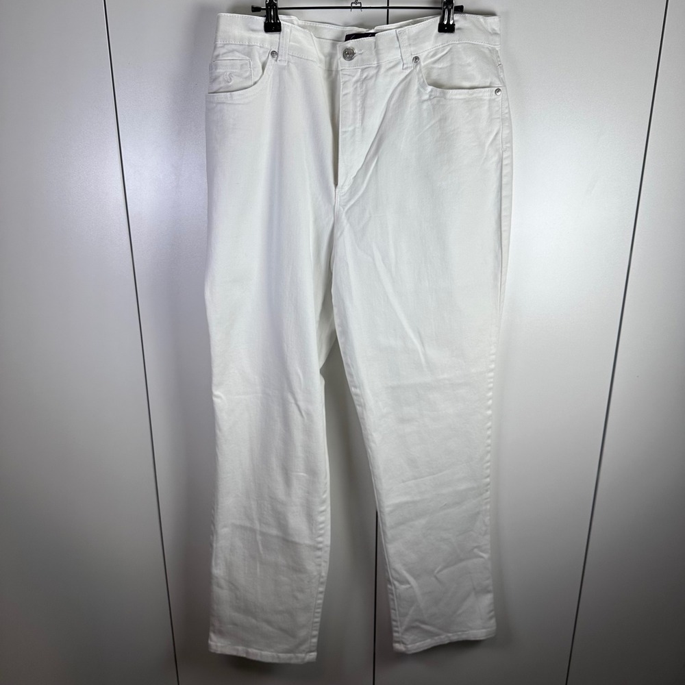 NWT Gloria Vanderbilt Amanda 14 Tapered Leg Classic Rise White Jeans‎ Minimalist